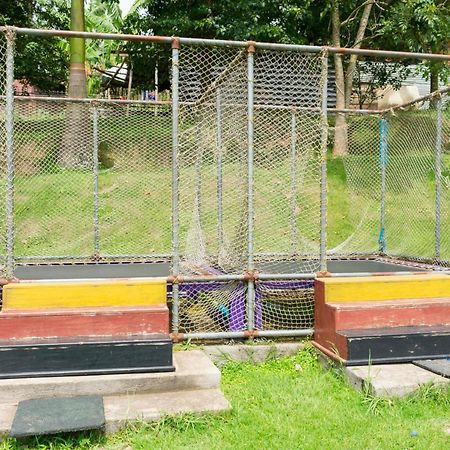 Fort Fun City Hotel Fort Portal エクステリア 写真