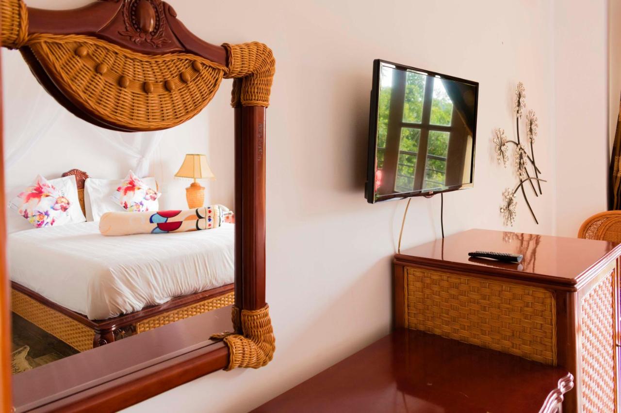 Fort Fun City Hotel Fort Portal エクステリア 写真