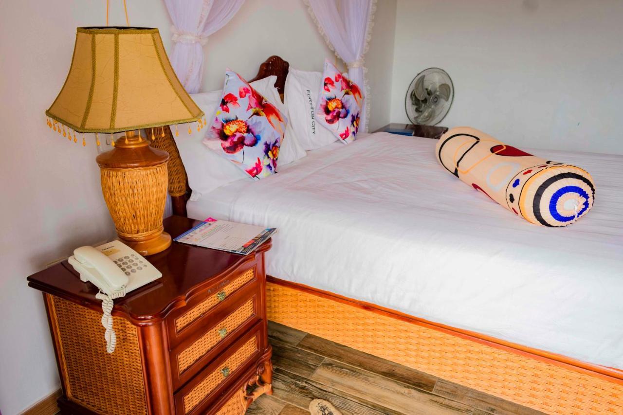 Fort Fun City Hotel Fort Portal エクステリア 写真