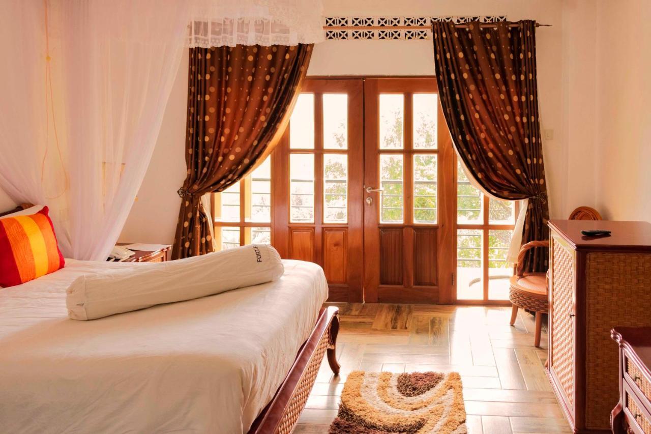 Fort Fun City Hotel Fort Portal エクステリア 写真