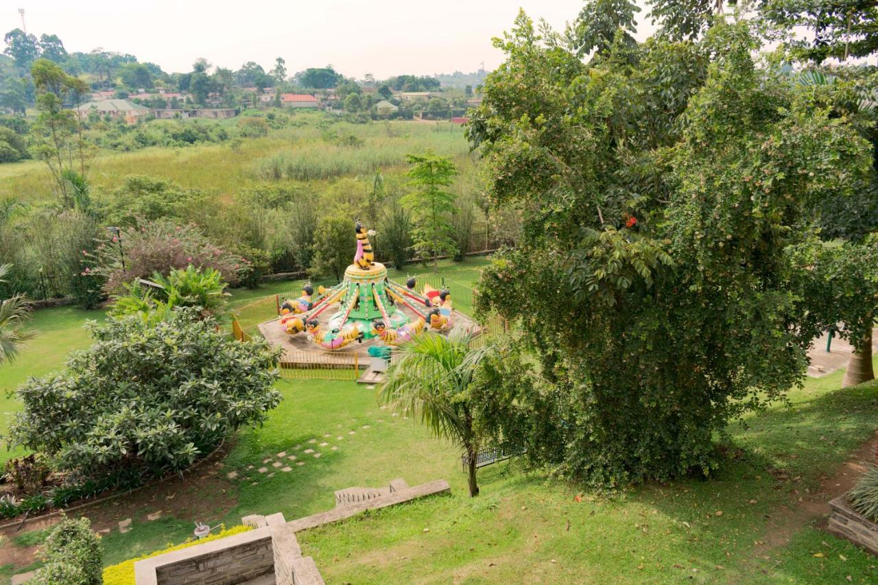 Fort Fun City Hotel Fort Portal エクステリア 写真