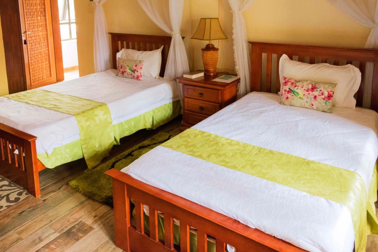 Fort Fun City Hotel Fort Portal エクステリア 写真