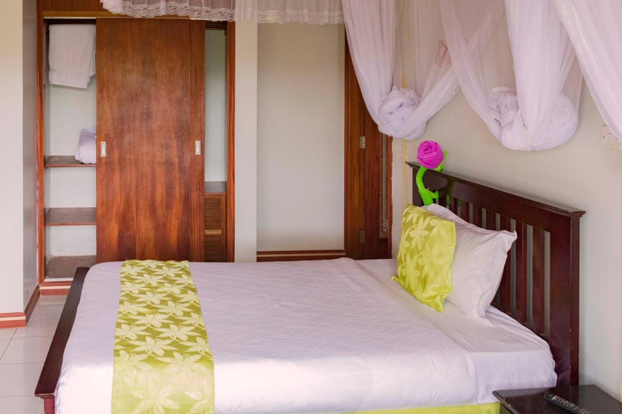 Fort Fun City Hotel Fort Portal エクステリア 写真