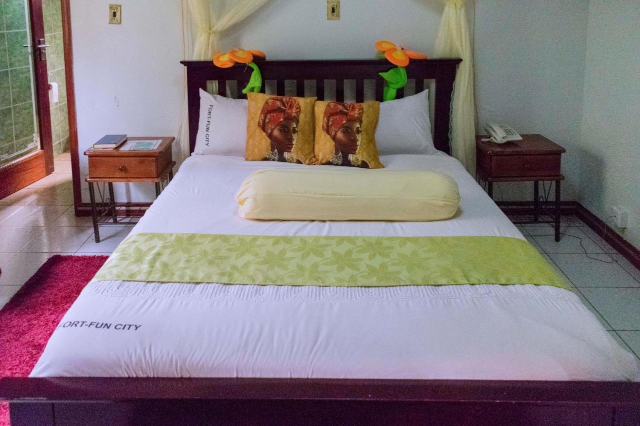 Fort Fun City Hotel Fort Portal エクステリア 写真
