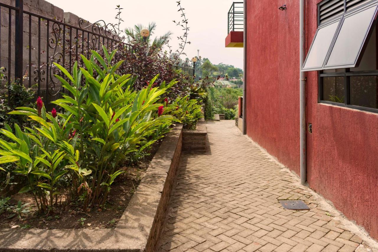 Fort Fun City Hotel Fort Portal エクステリア 写真