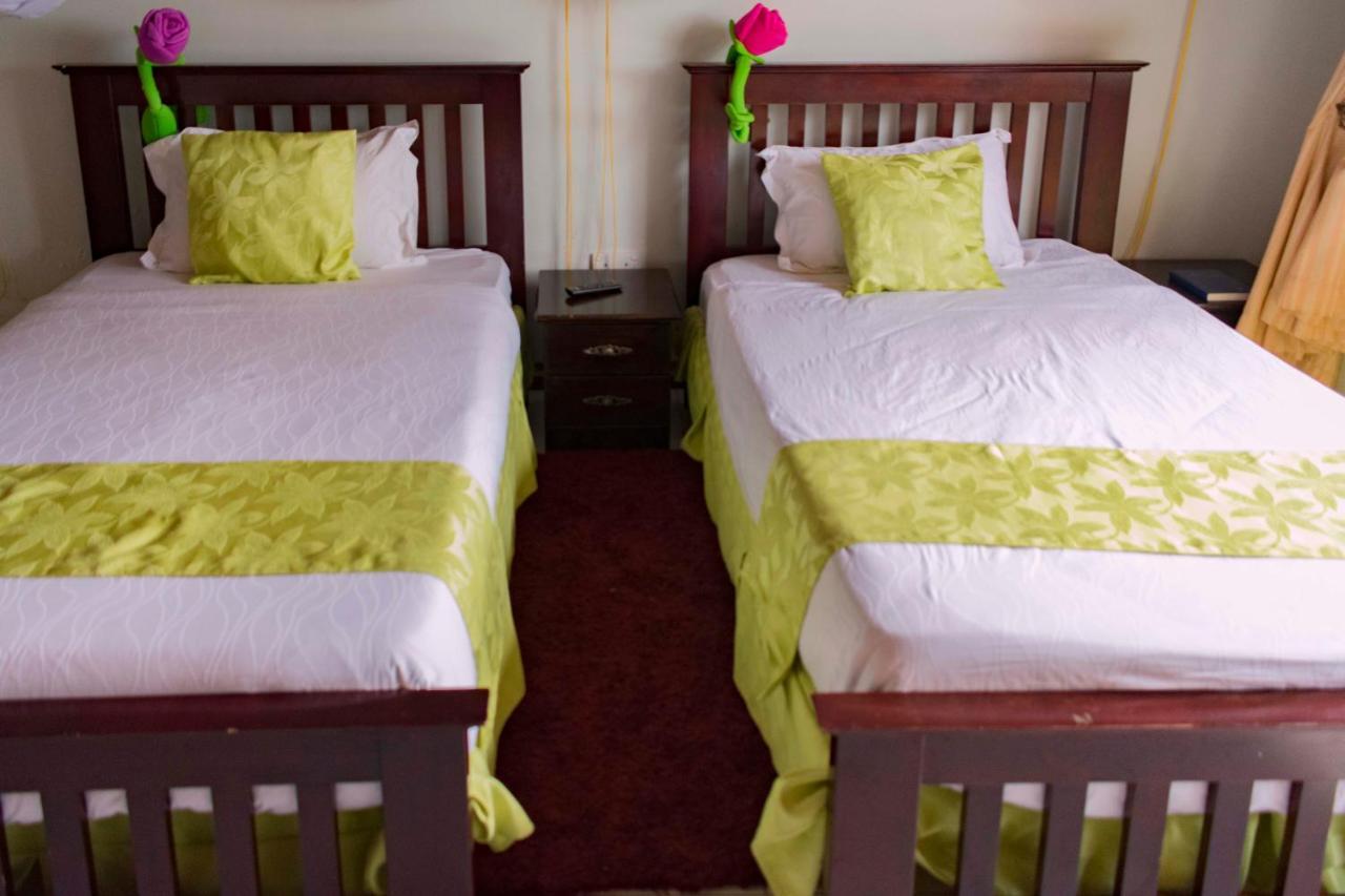 Fort Fun City Hotel Fort Portal エクステリア 写真