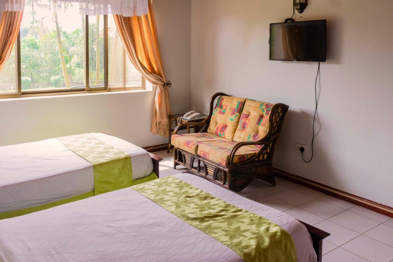 Fort Fun City Hotel Fort Portal エクステリア 写真