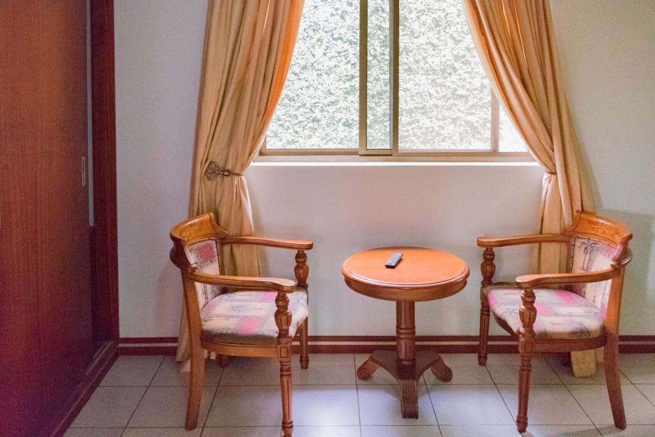 Fort Fun City Hotel Fort Portal エクステリア 写真