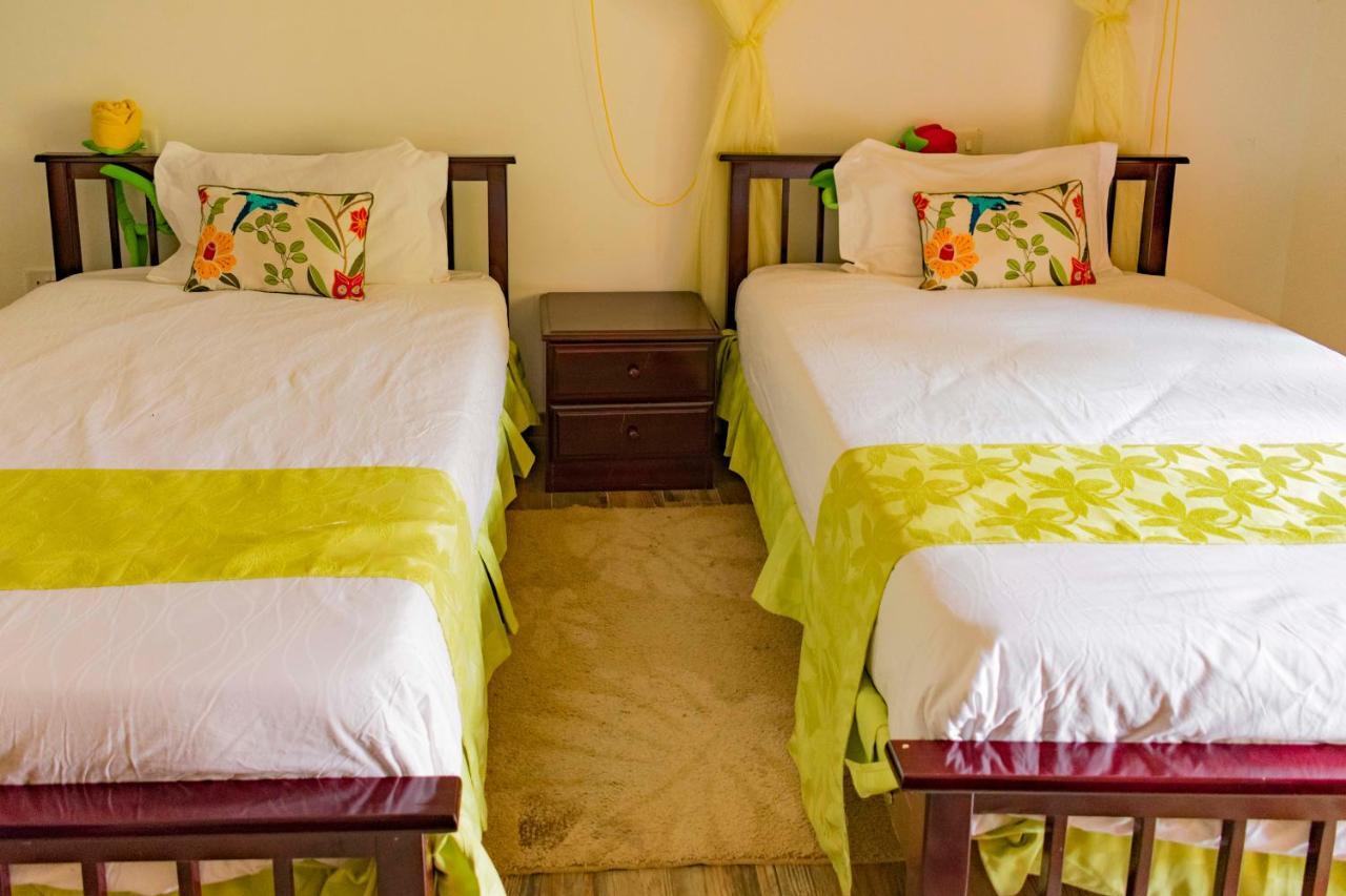 Fort Fun City Hotel Fort Portal エクステリア 写真