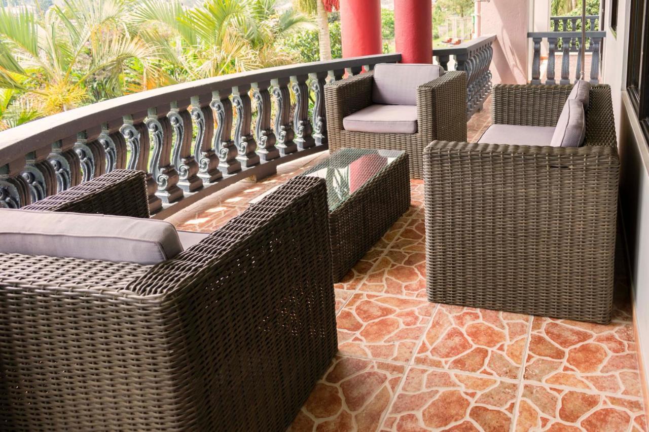 Fort Fun City Hotel Fort Portal エクステリア 写真