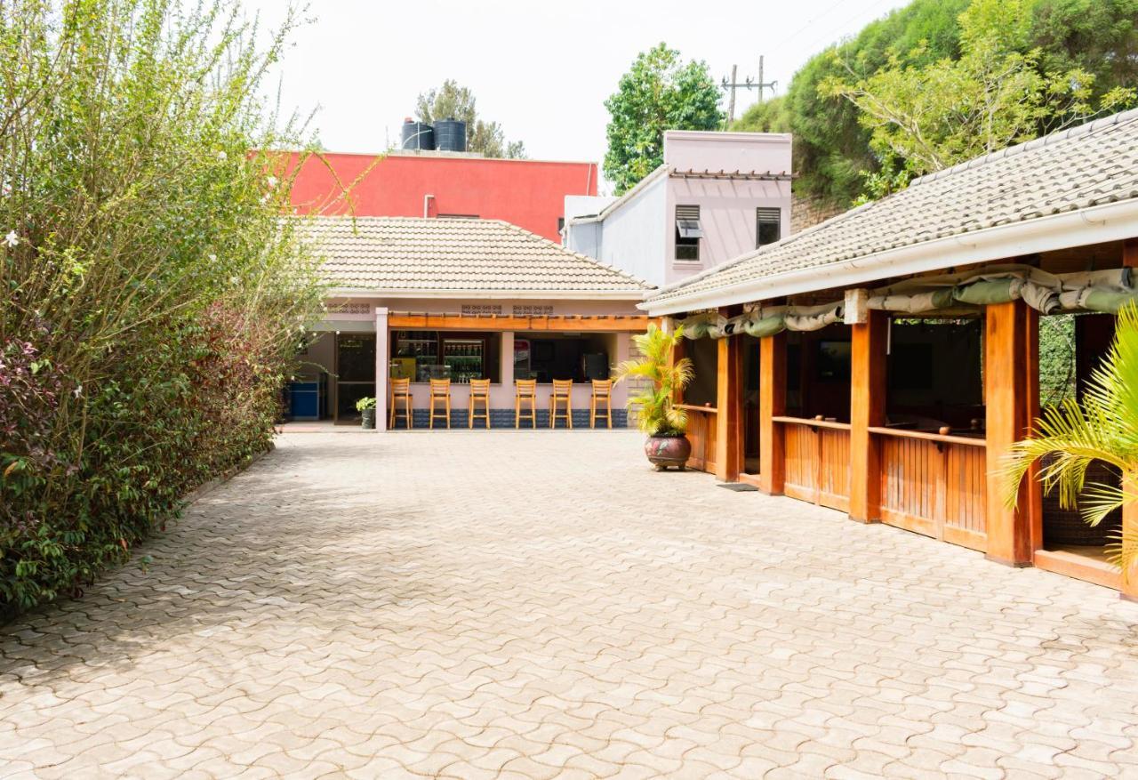 Fort Fun City Hotel Fort Portal エクステリア 写真