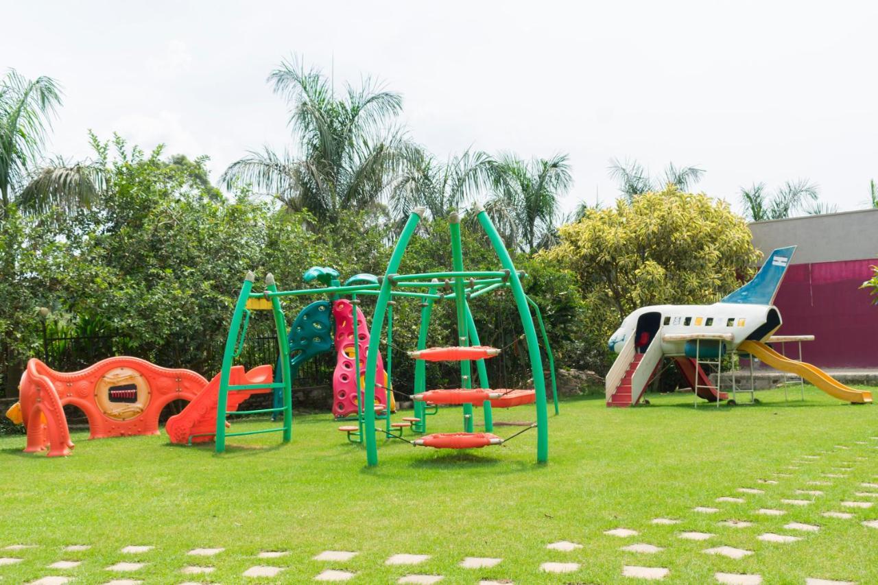 Fort Fun City Hotel Fort Portal エクステリア 写真