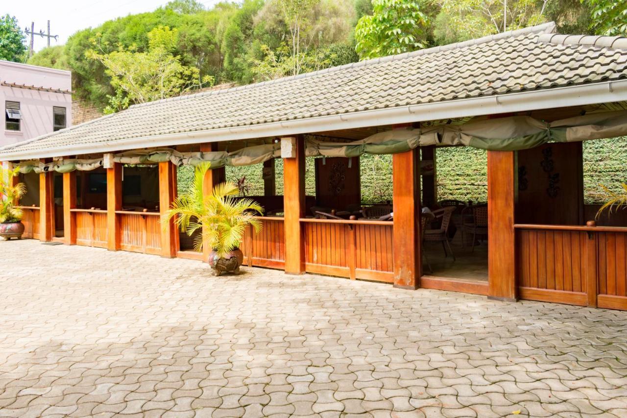 Fort Fun City Hotel Fort Portal エクステリア 写真