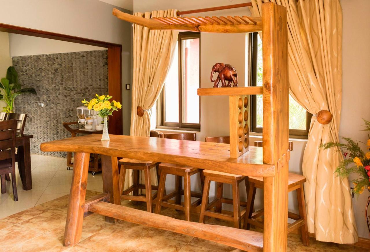 Fort Fun City Hotel Fort Portal エクステリア 写真