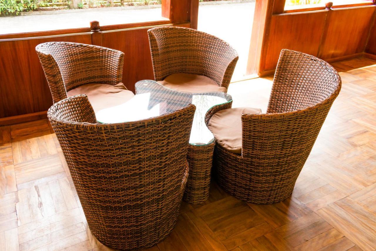 Fort Fun City Hotel Fort Portal エクステリア 写真