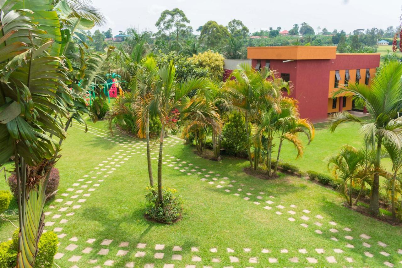 Fort Fun City Hotel Fort Portal エクステリア 写真