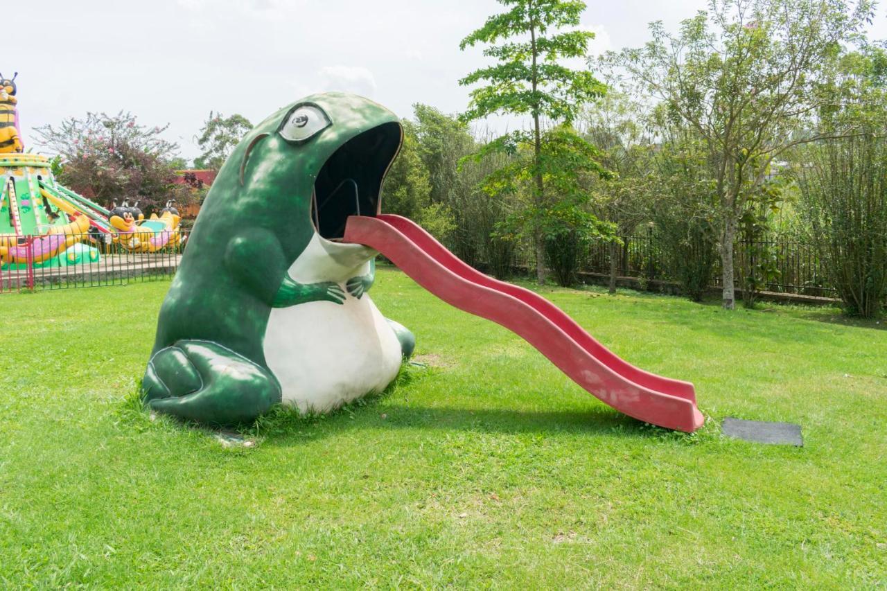 Fort Fun City Hotel Fort Portal エクステリア 写真