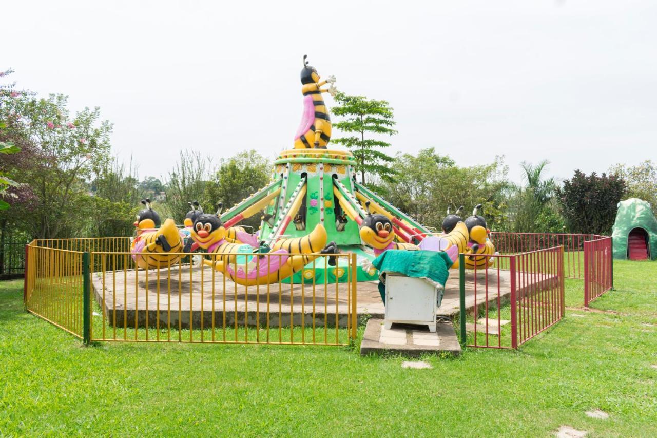 Fort Fun City Hotel Fort Portal エクステリア 写真